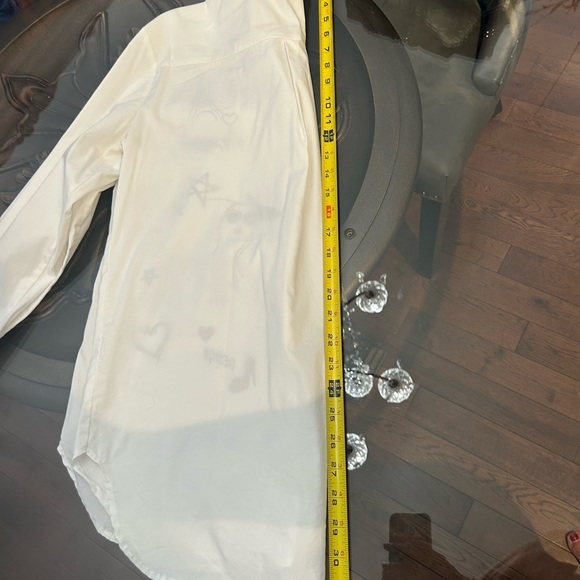 💎Frank Lyman Design Ladies White Graphic Shirt
Aplique design Large - Picture 6 of 9